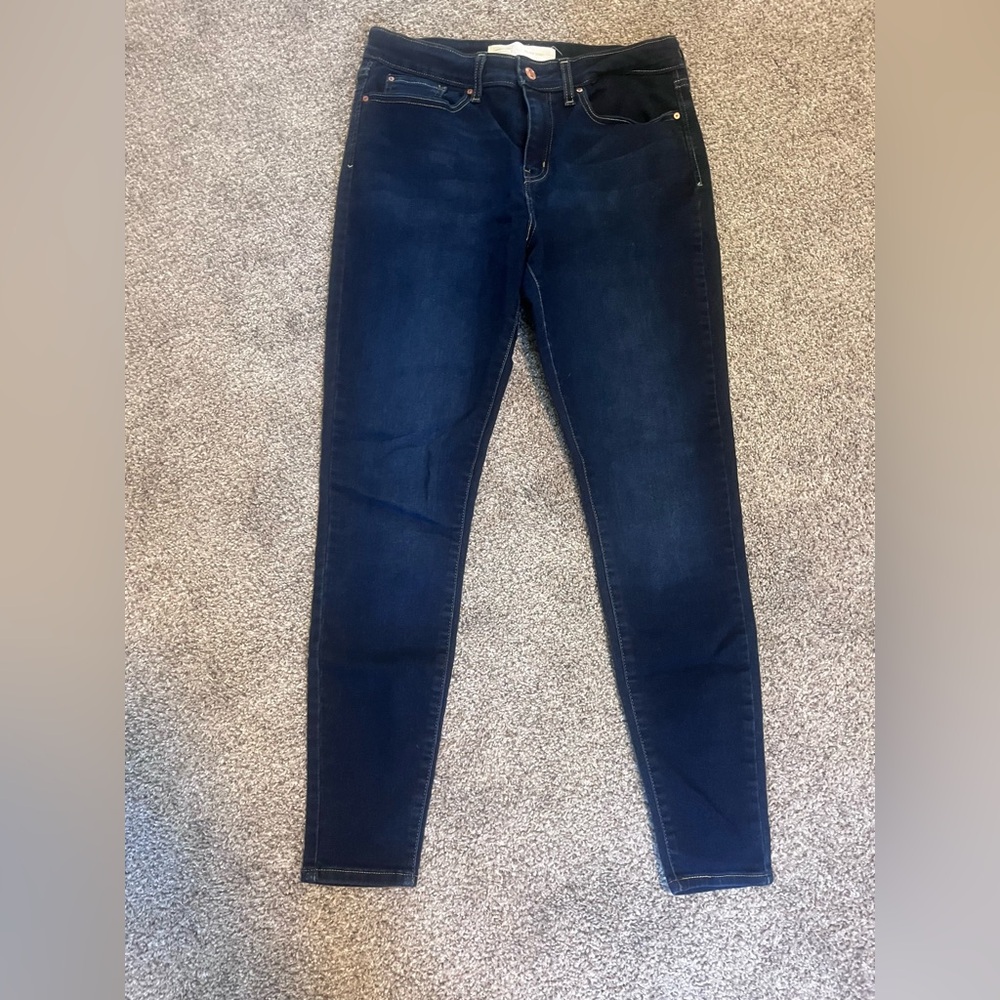 Levi’s Signature Mid Rise Skinny Jeans- Size 12 31W 30L